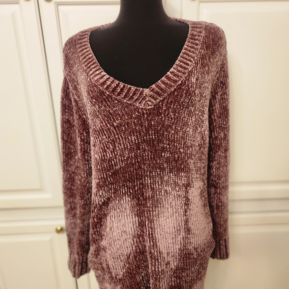 Orvis Plush V-Neck Chenille Sweater in Mauve